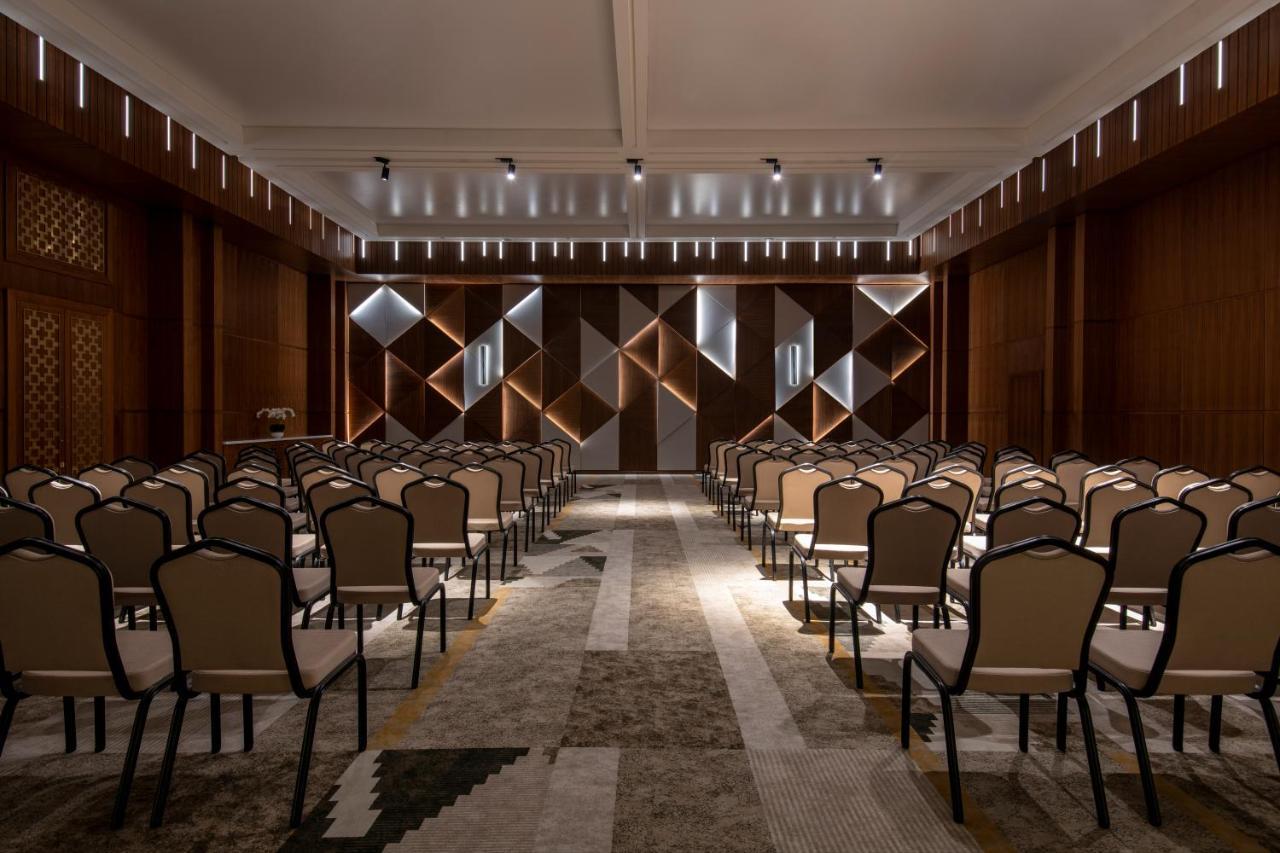 Swissotel Living Джеда Екстериор снимка The interior of the main conference hall
