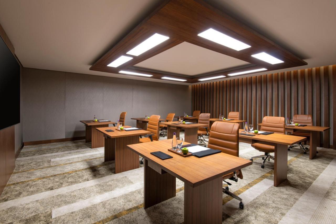 Swissotel Living Джеда Екстериор снимка Meeting room at the hotel