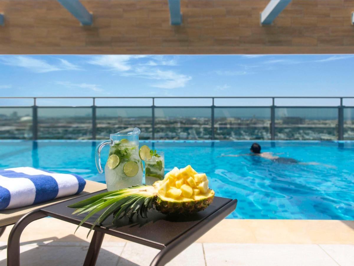 Swissotel Living Джеда Екстериор снимка The swimming pool at the hotel