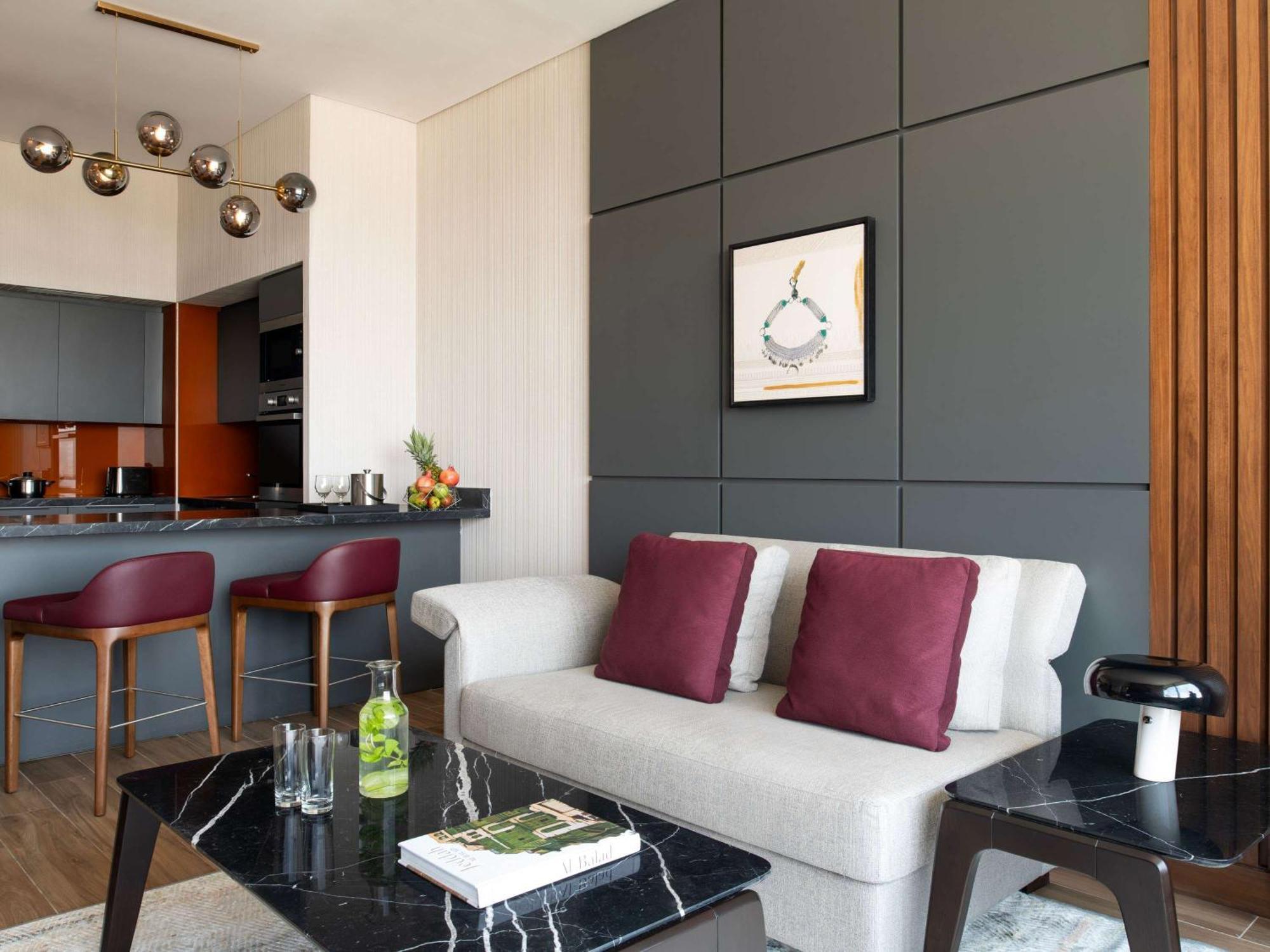Swissotel Living Джеда Екстериор снимка A living room in a serviced apartment in London